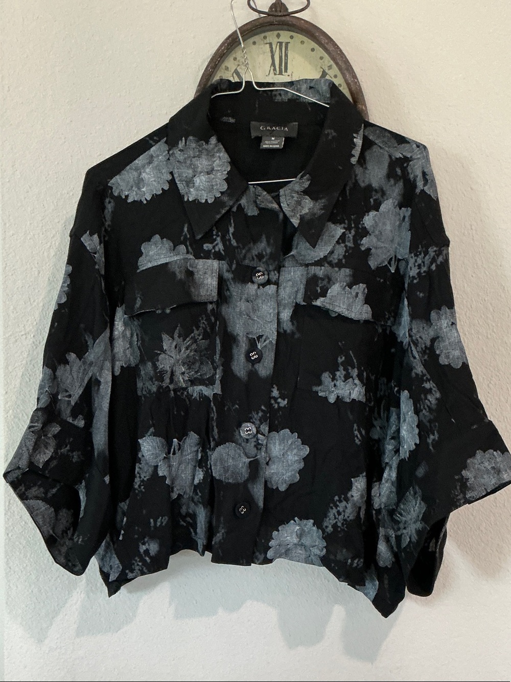 Gracia Black Button-Front Floral Blouse with Gray Print